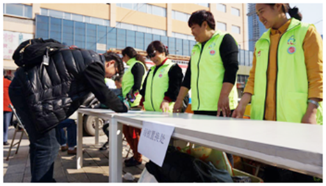 活動(dòng)以&ldquo;做好事做善事做志愿者&rdquo;為主題，倡導(dǎo)節(jié)能減排、低碳出行、綠色出行的生活方式，鼓勵(lì)市民低碳出行。同時(shí)，在云紡的活動(dòng)現(xiàn)場(chǎng)，昆明市青基會(huì)帶來(lái)了&ldquo;一家衣等于愛(ài)&rdquo;衣服回收箱，市民將廢舊的衣服投放到箱內(nèi)，志愿者送上一盆綠色植物或者一本圖書(shū)。